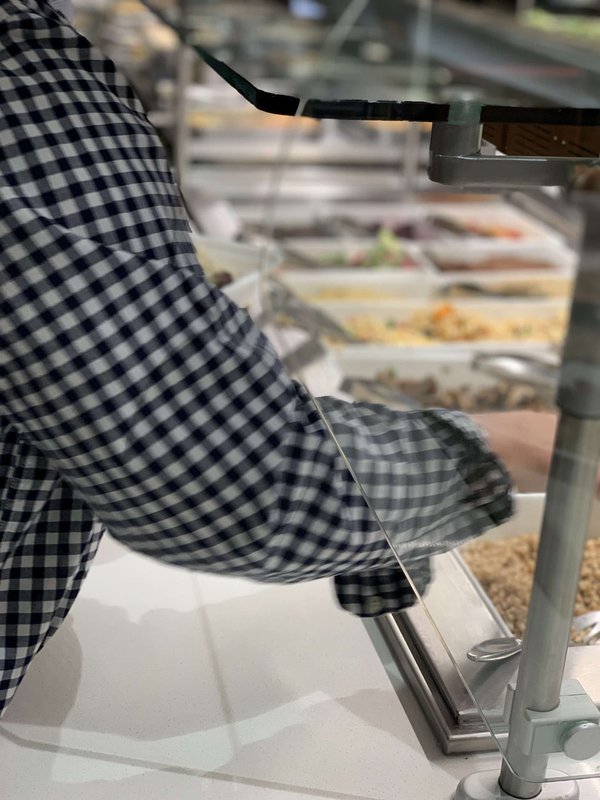 Comment organiser efficacement un buffet de desserts français dans un restaurant de luxe?