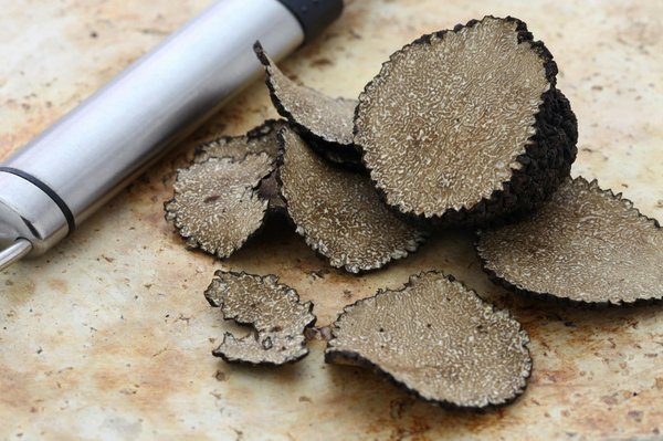 Mandoline à truffe : l'outil indispensable pour des tranches parfaites